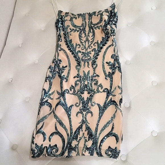 Beautiful & Very sexy party dress.  Size Small. New. - Picture 1 of 4